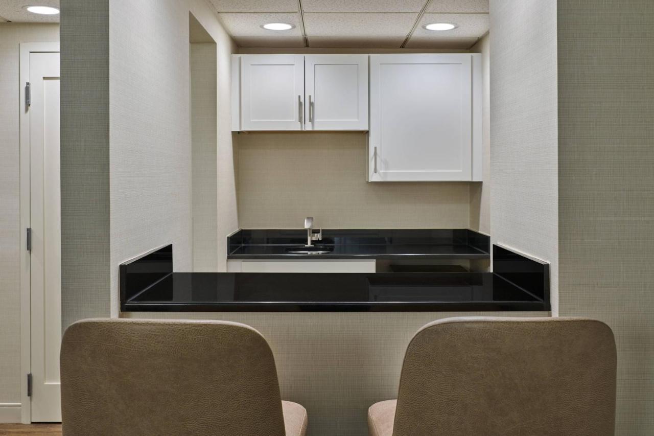 Delta Hotels By Marriott Muskegon Convention Center Экстерьер фото